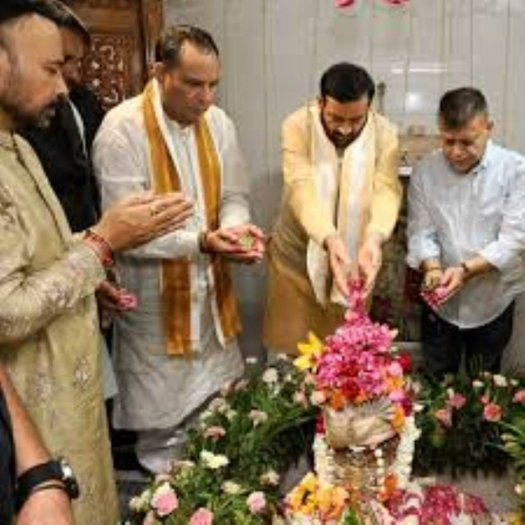 Chief Minister attended Shri Amriteshwar Mahotsav and Bhajan Sandhya